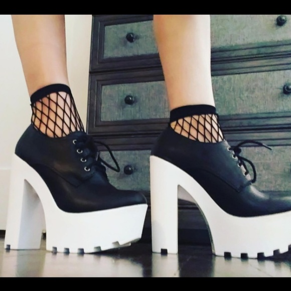 soda platform sneakers 90s